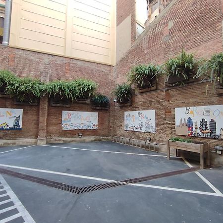Twentytu Hostel Barcelona Exterior foto
